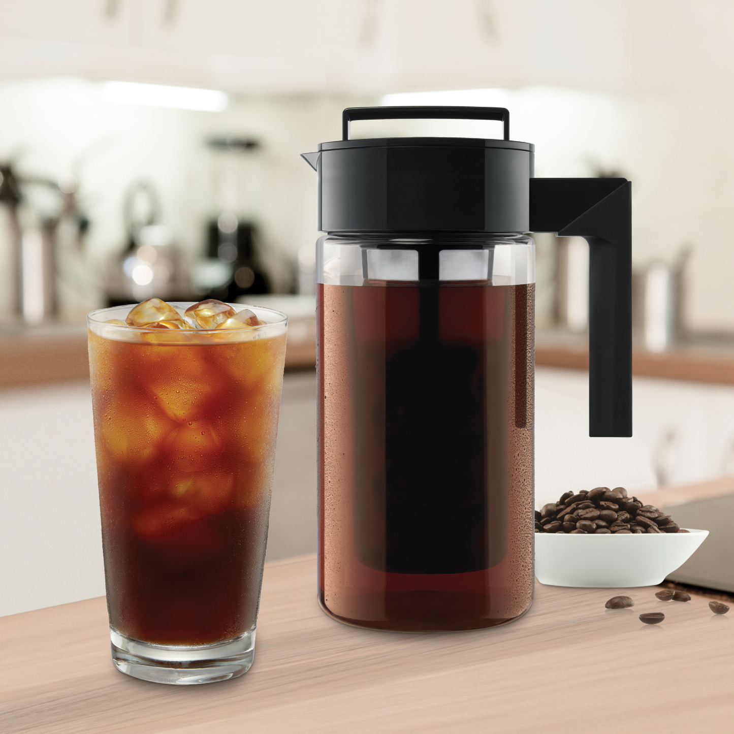 cold-brew-coffee-maker-j7 10310-ColdBrewCoffeeMaker-1qt-lifestyle2.png