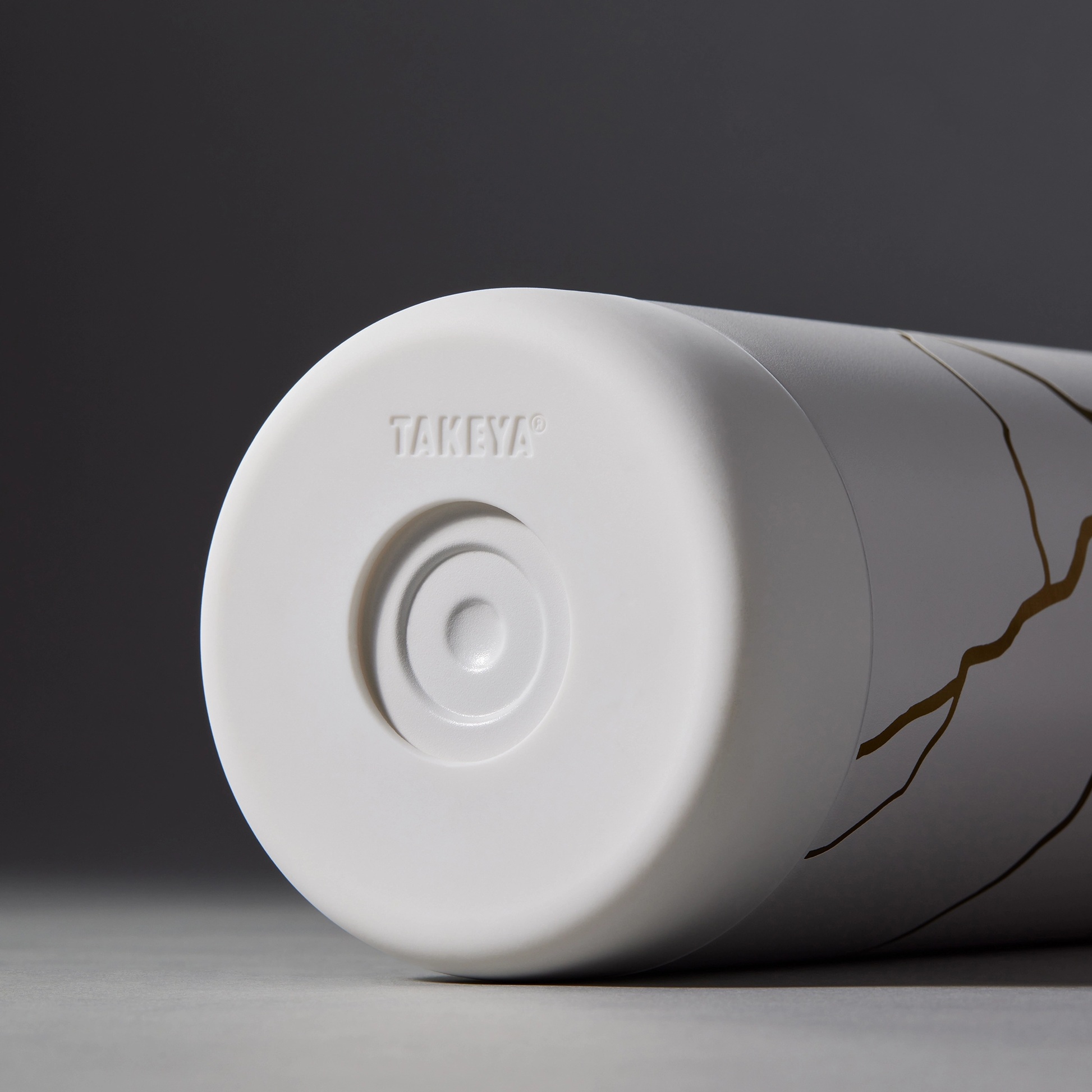 kintsugi-water-bottle-with-straw-lid-c9 51389-TK_HO25_Kintsugi_Takeya9255.png