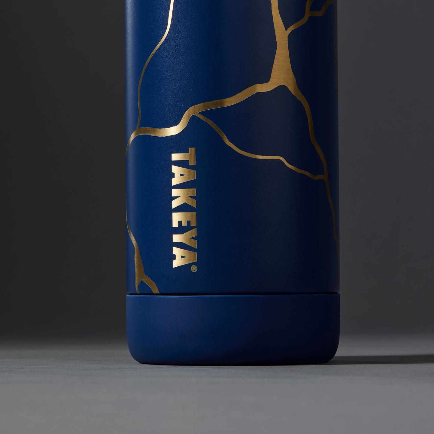 kintsugi-water-bottle-with-spout-lid-e3 51390-TK_HO25_Kintsugi_Takeya9241_Crop.png