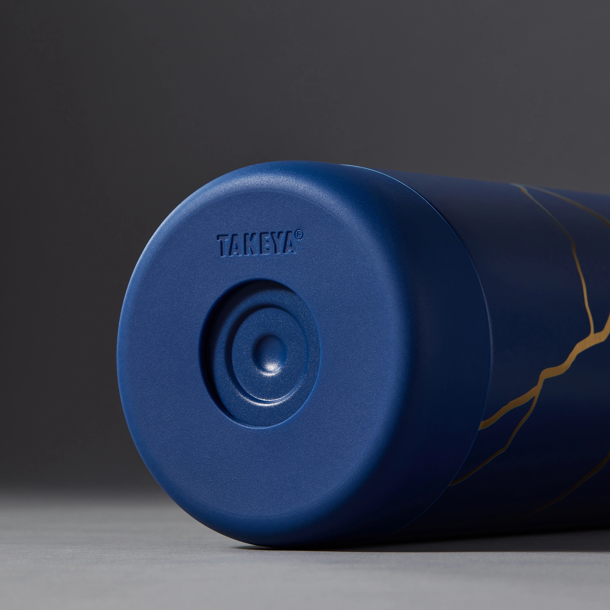 kintsugi-water-bottle-with-spout-lid-e3 51390-TK_HO25_Kintsugi_Takeya9249.png